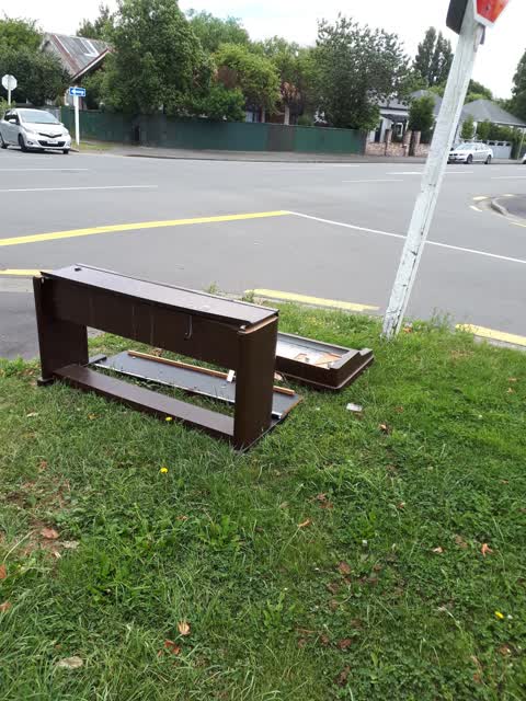 Rubbish/Recycling, a report photo
