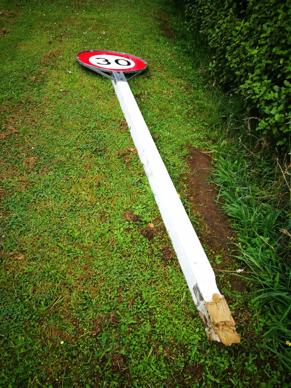 The photograph attached to this roading/streets report