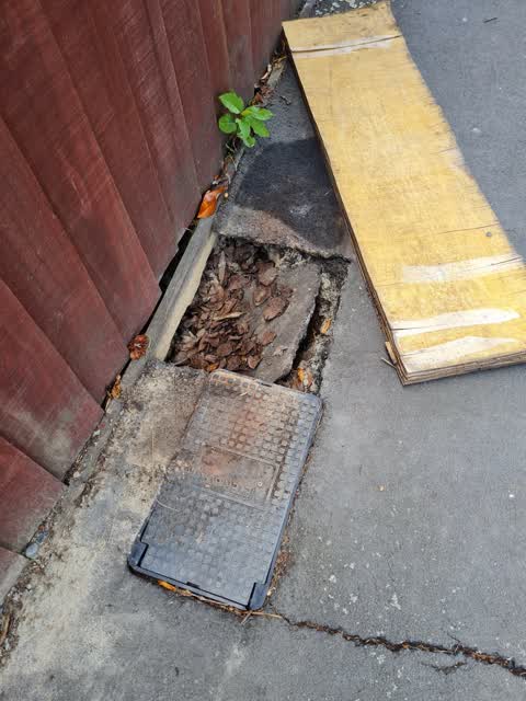 Roading/Streets, a report photo