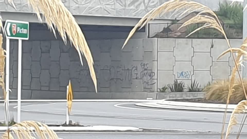 The photograph attached to this graffiti report