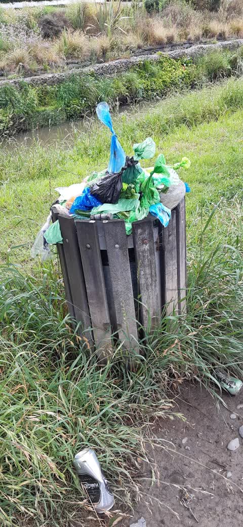Rubbish/Recycling, a report photo