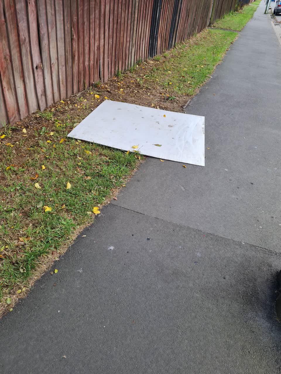 The photograph attached to this rubbish/recycling report