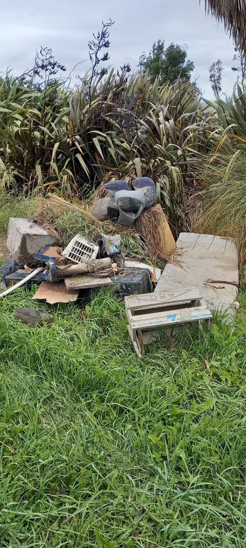 Rubbish/Recycling, a report photo
