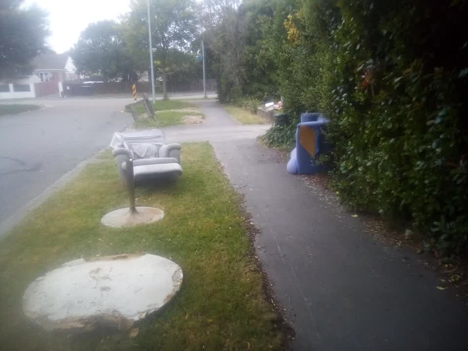 The photograph attached to this rubbish/recycling report