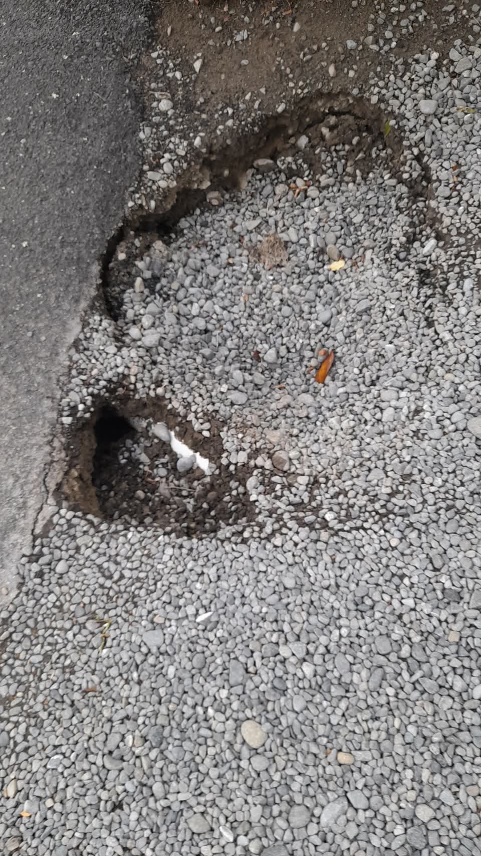 The photograph attached to this roading/streets report
