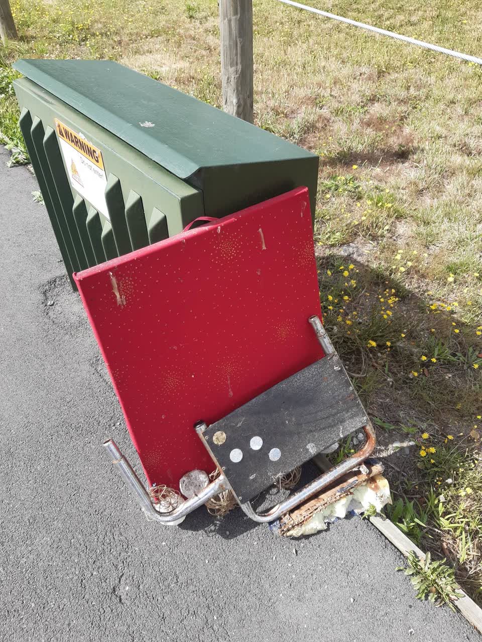 The photograph attached to this rubbish/recycling report
