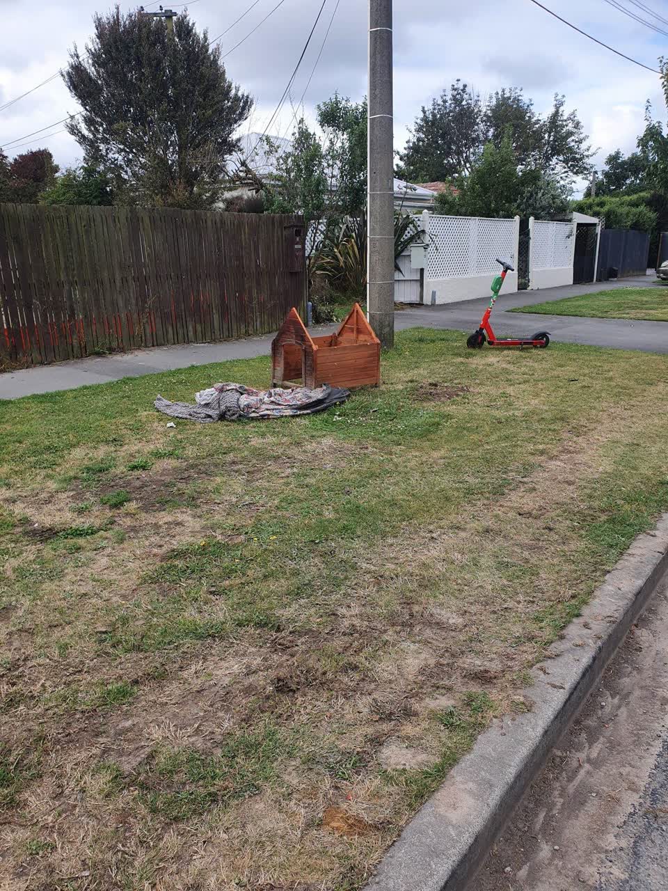 The photograph attached to this rubbish/recycling report