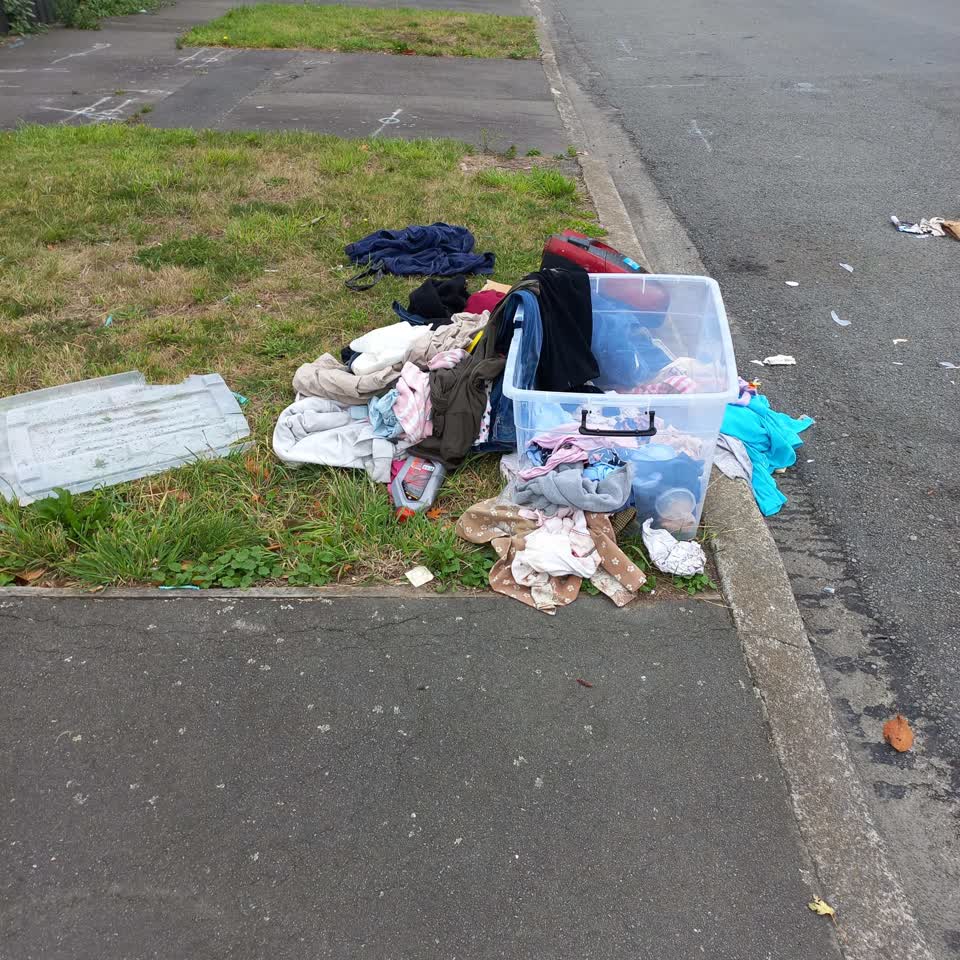 The photograph attached to this rubbish/recycling report