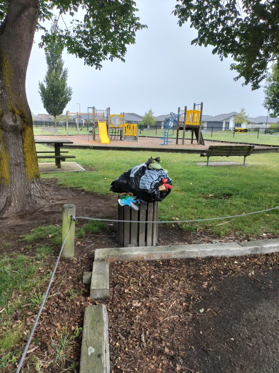 The photograph attached to this rubbish/recycling report