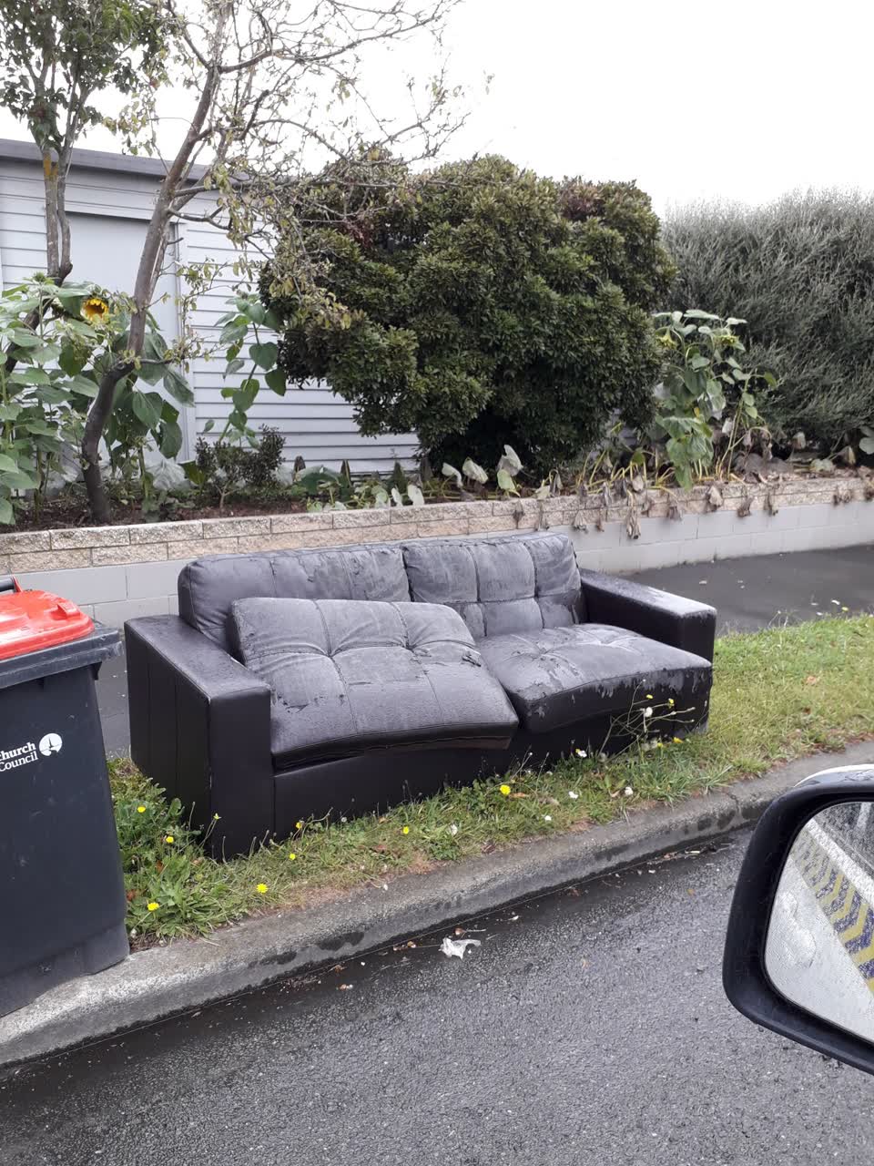 The photograph attached to this rubbish/recycling report