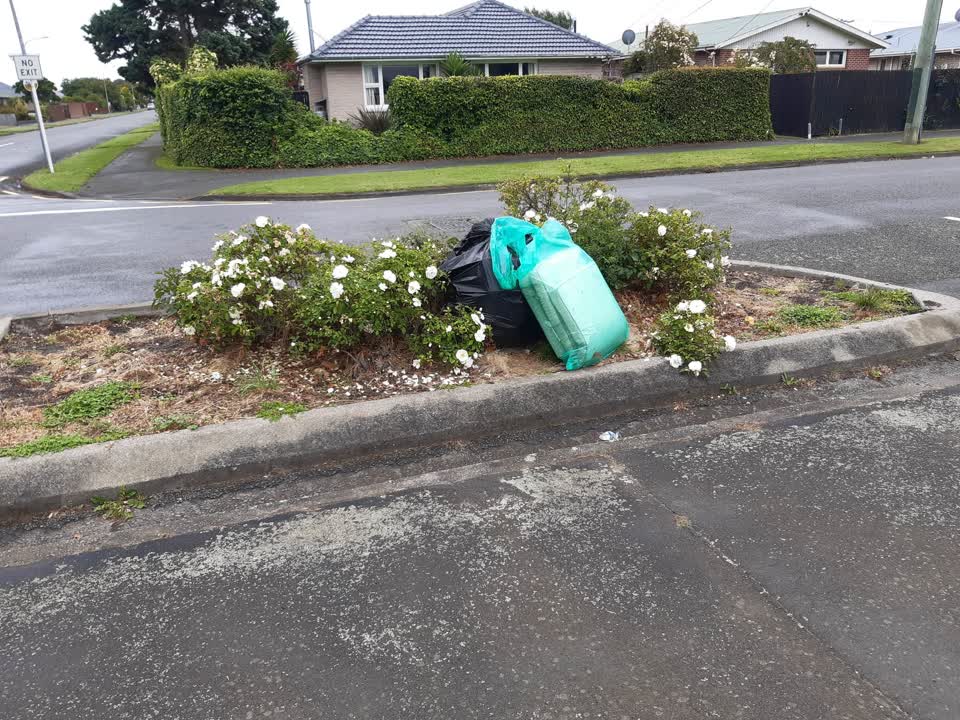 The photograph attached to this rubbish/recycling report