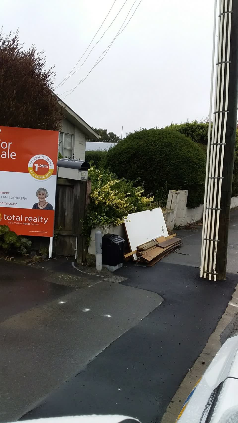 The photograph attached to this rubbish/recycling report