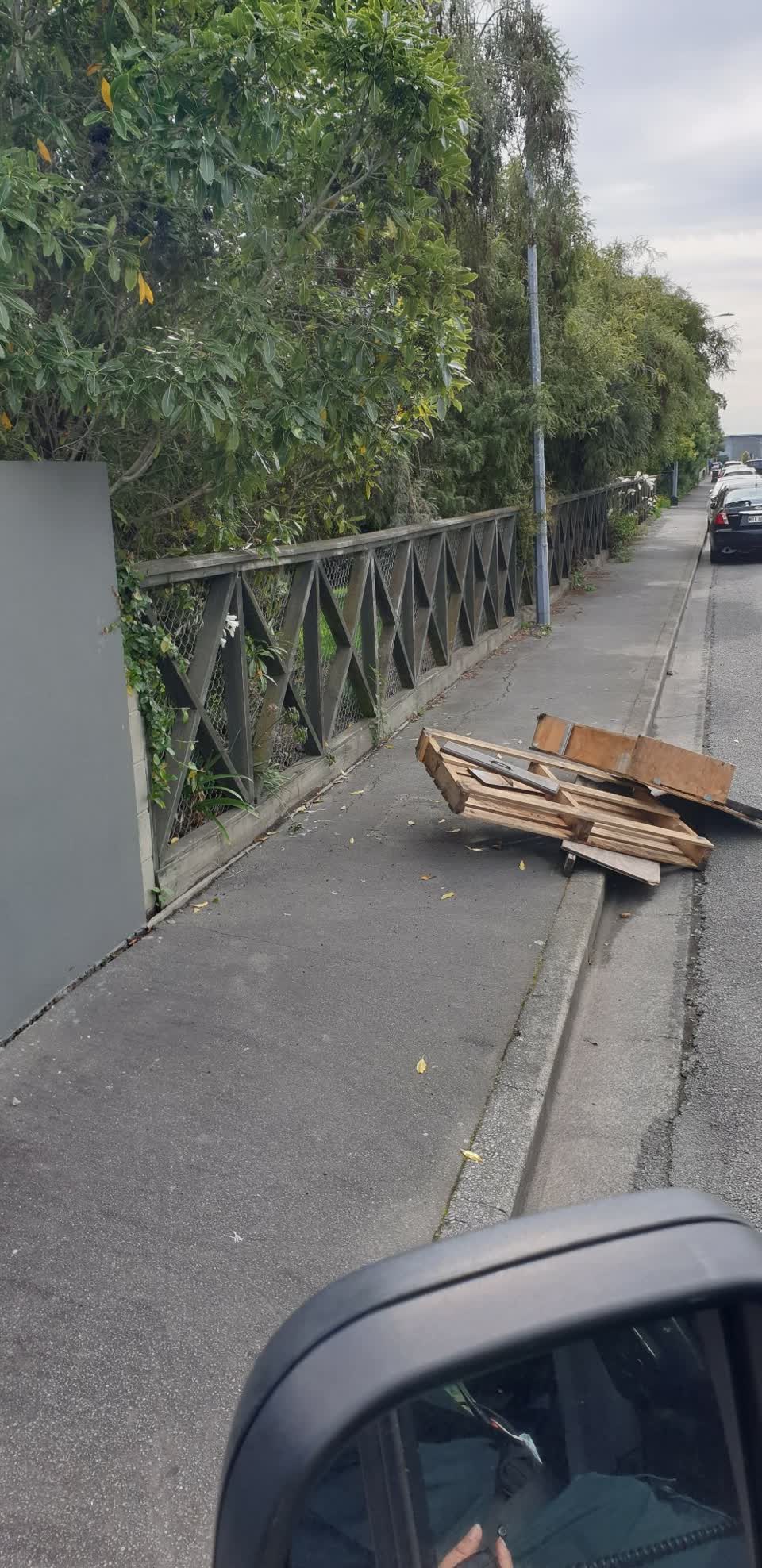The photograph attached to this roading/streets report