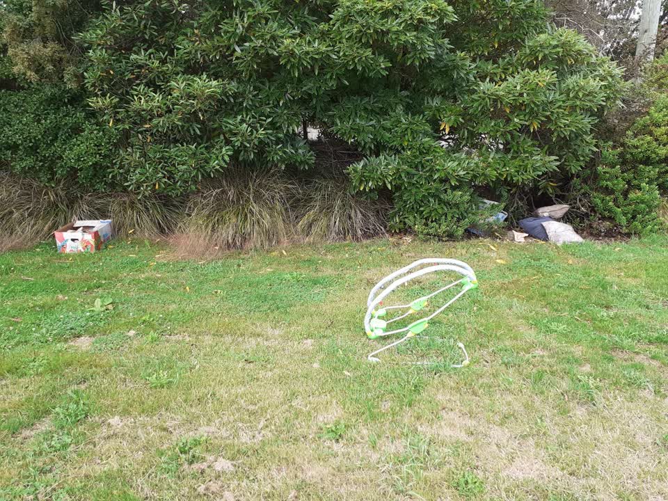 The photograph attached to this rubbish/recycling report