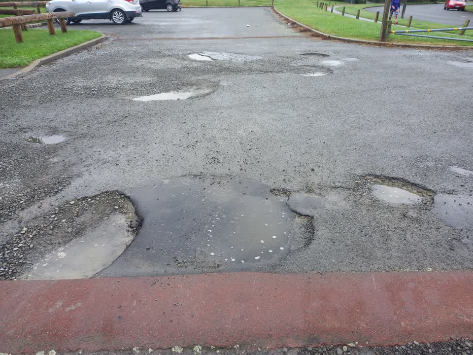 The photograph attached to this roading/streets report
