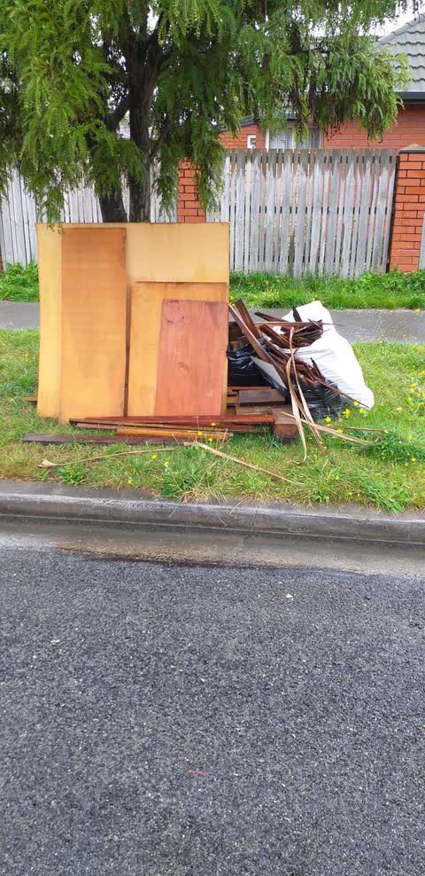 Rubbish/Recycling, a report photo