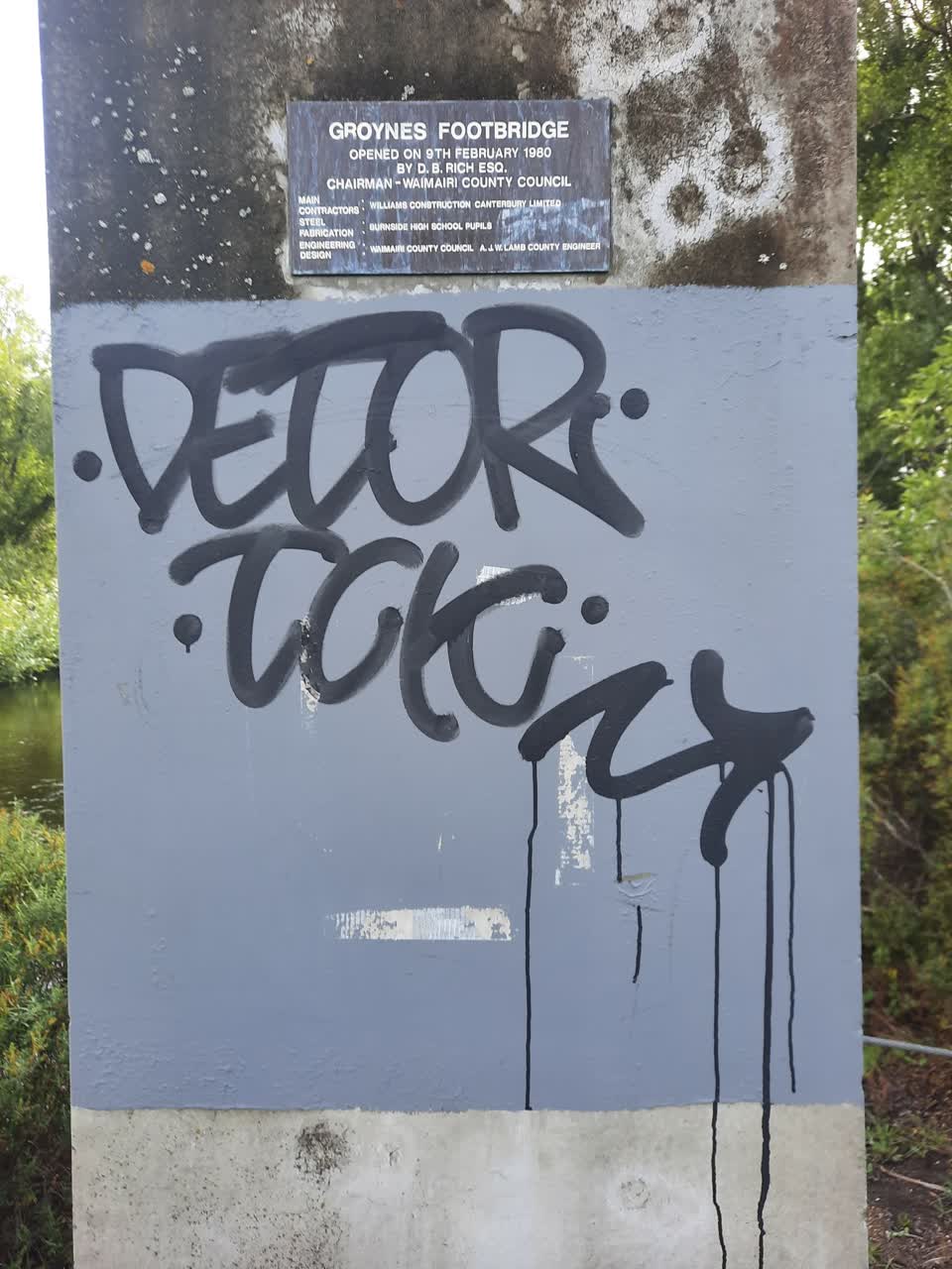 The photograph attached to this graffiti report