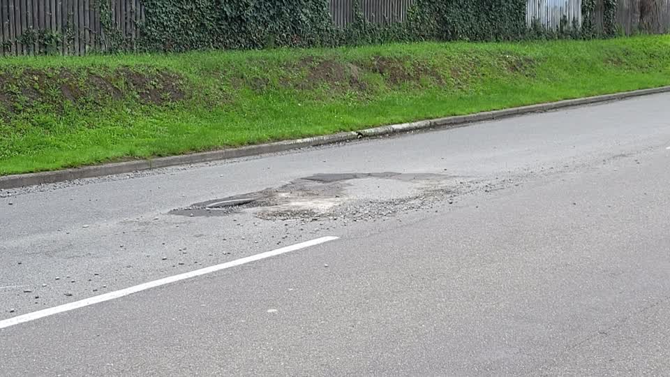 The photograph attached to this roading/streets report
