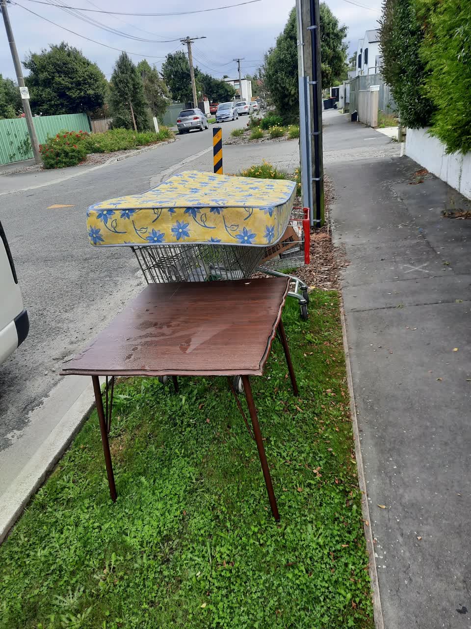 The photograph attached to this rubbish/recycling report