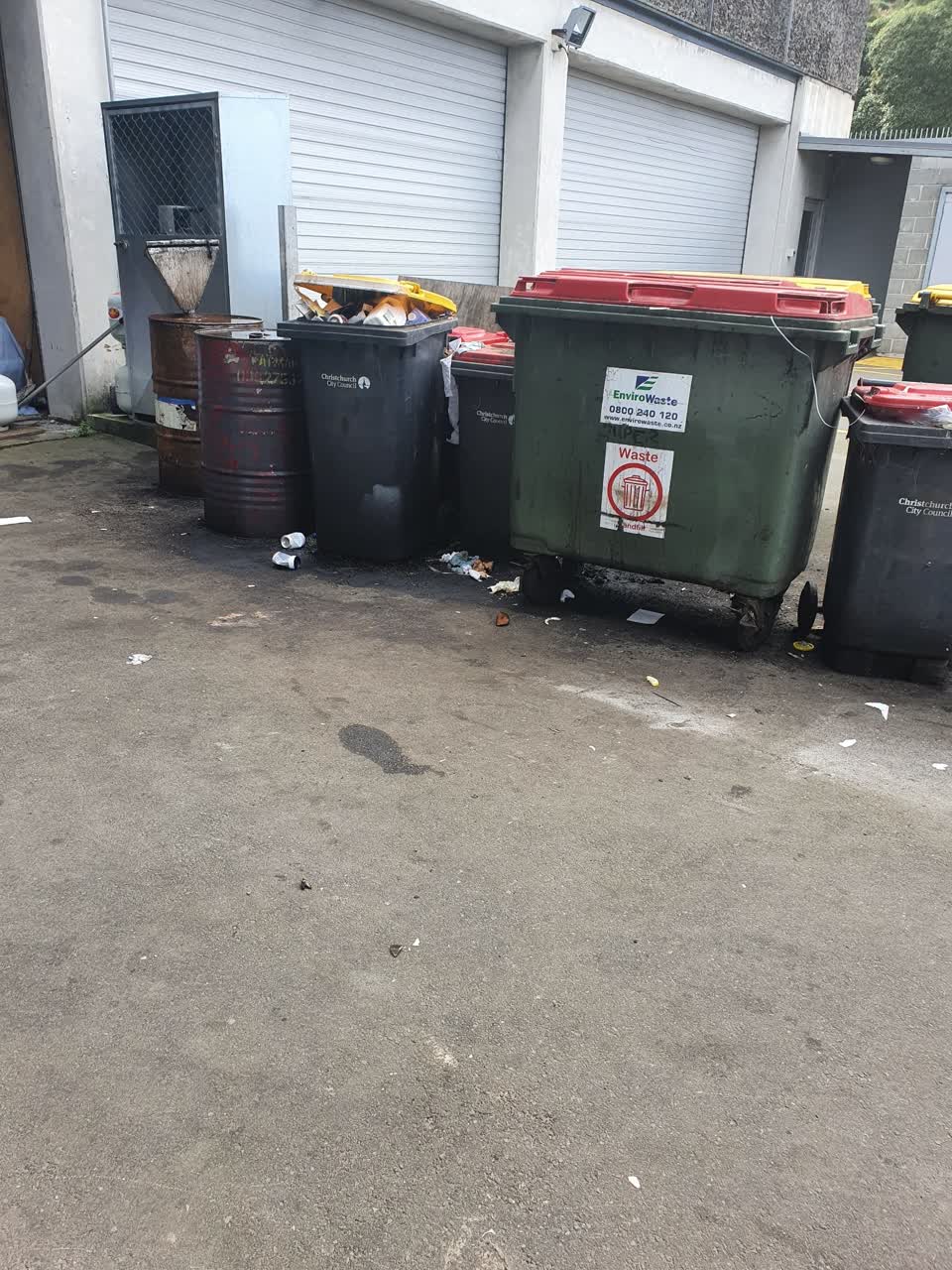 The photograph attached to this rubbish/recycling report