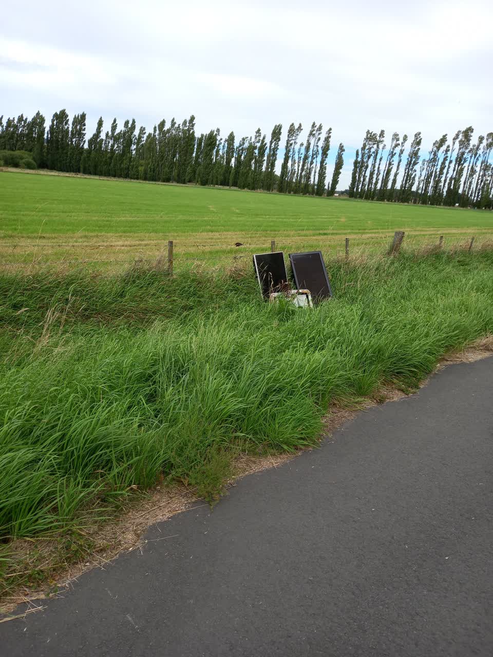 The photograph attached to this roading/streets report