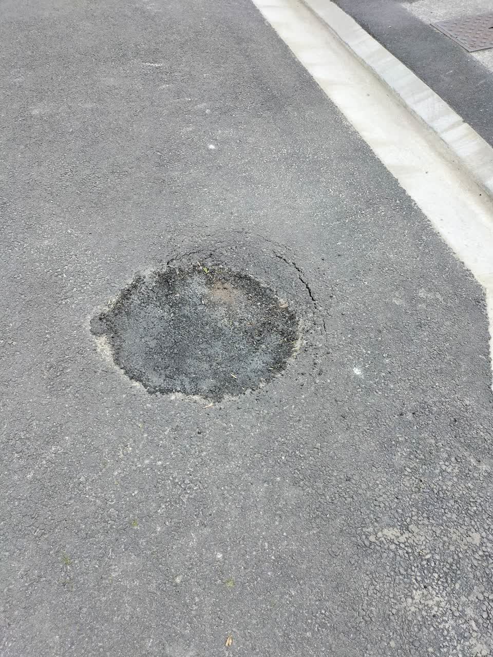 The photograph attached to this roading/streets report