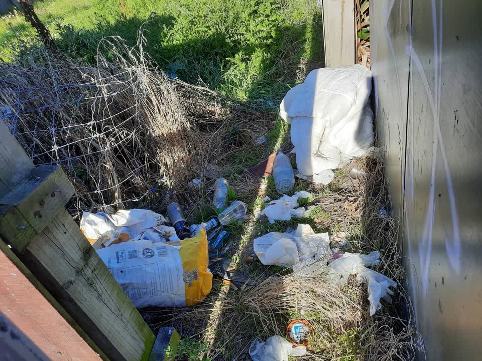 The photograph attached to this rubbish/recycling report