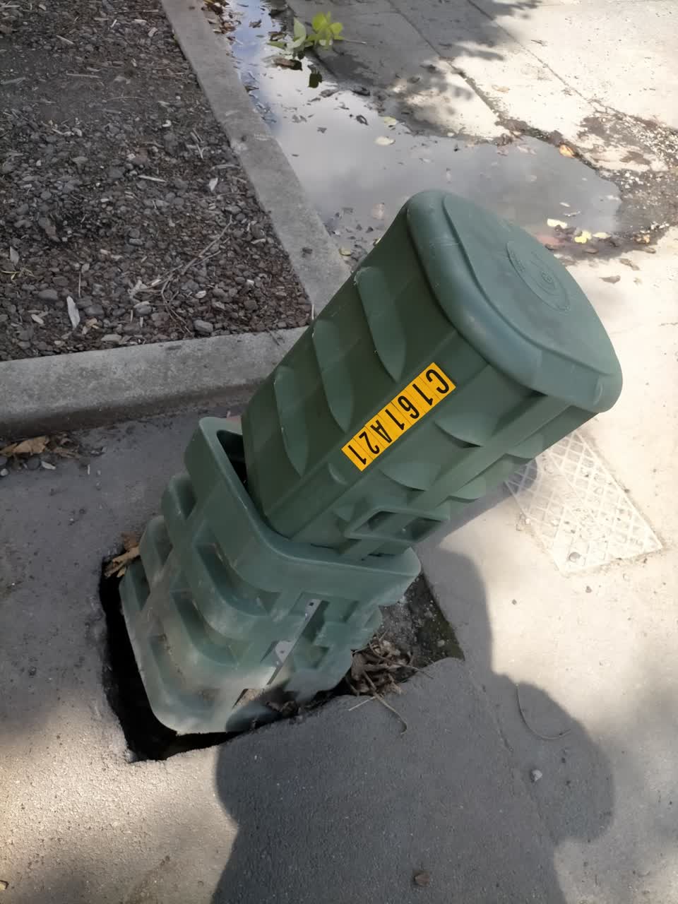 The photograph attached to this roading/streets report