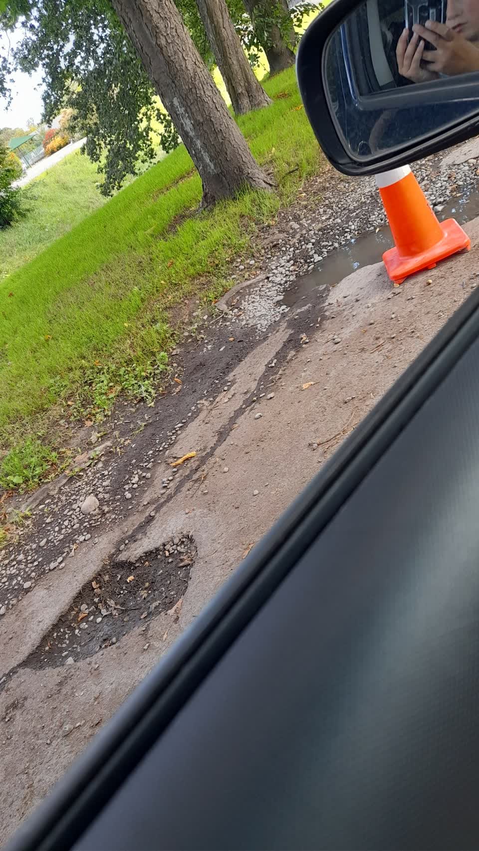 The photograph attached to this roading/streets report