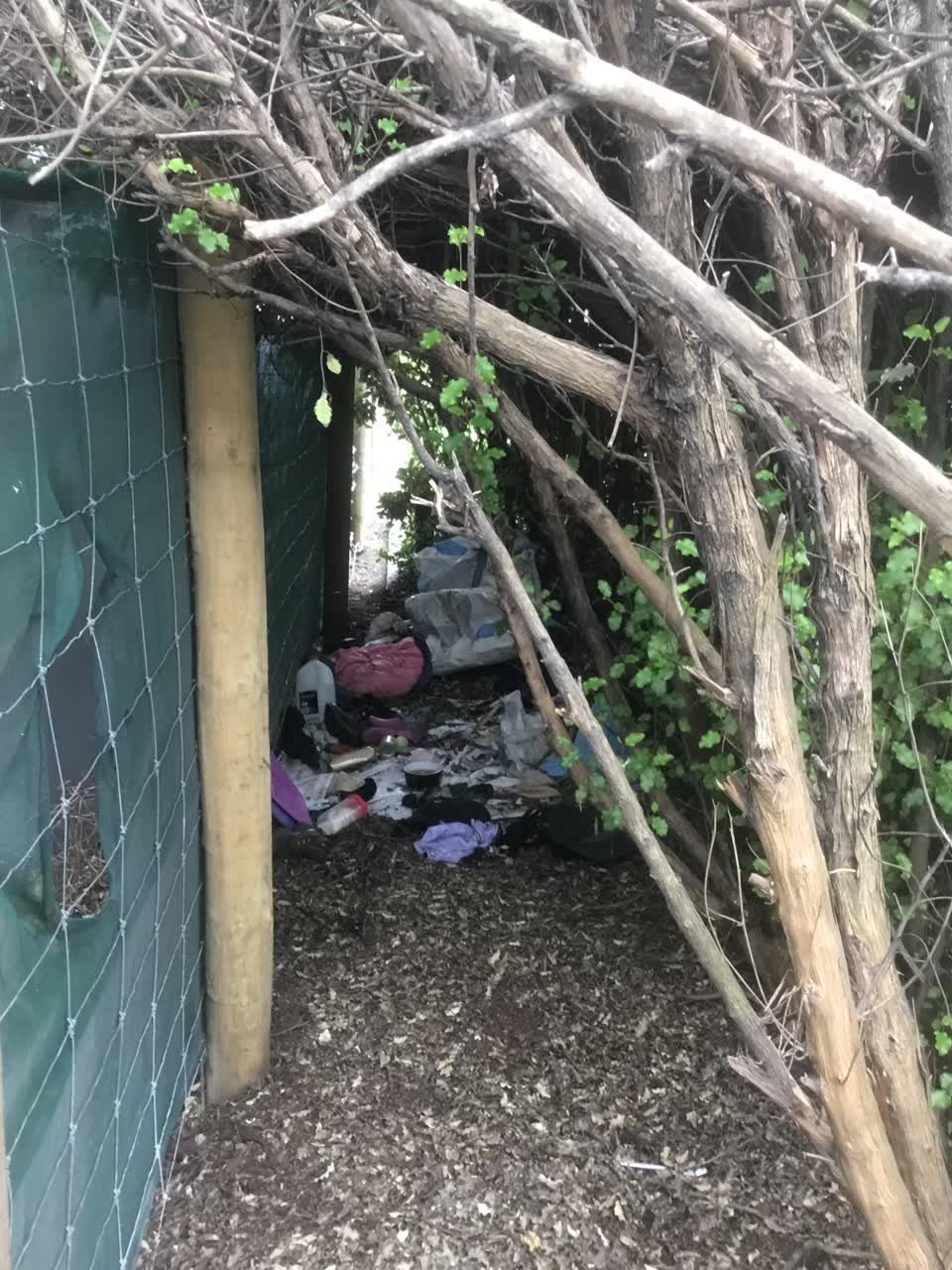 The photograph attached to this rubbish/recycling report