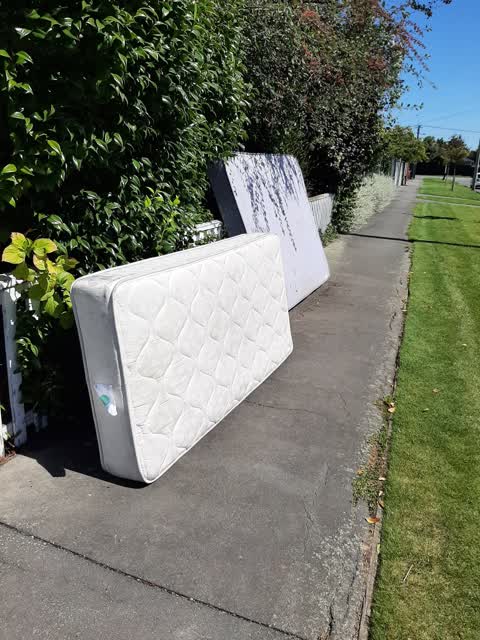 Rubbish/Recycling, a report photo