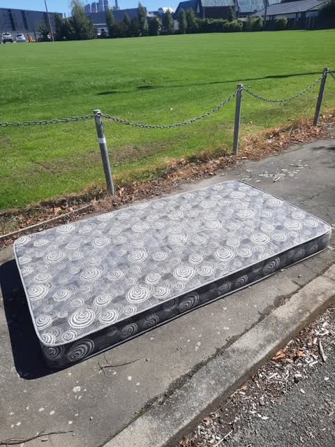 Rubbish/Recycling, a report photo