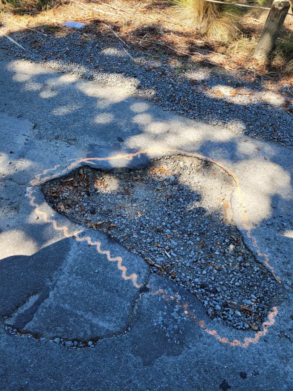 The photograph attached to this roading/streets report