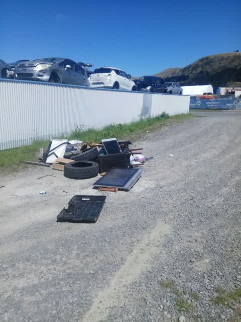 Rubbish/Recycling, a report photo