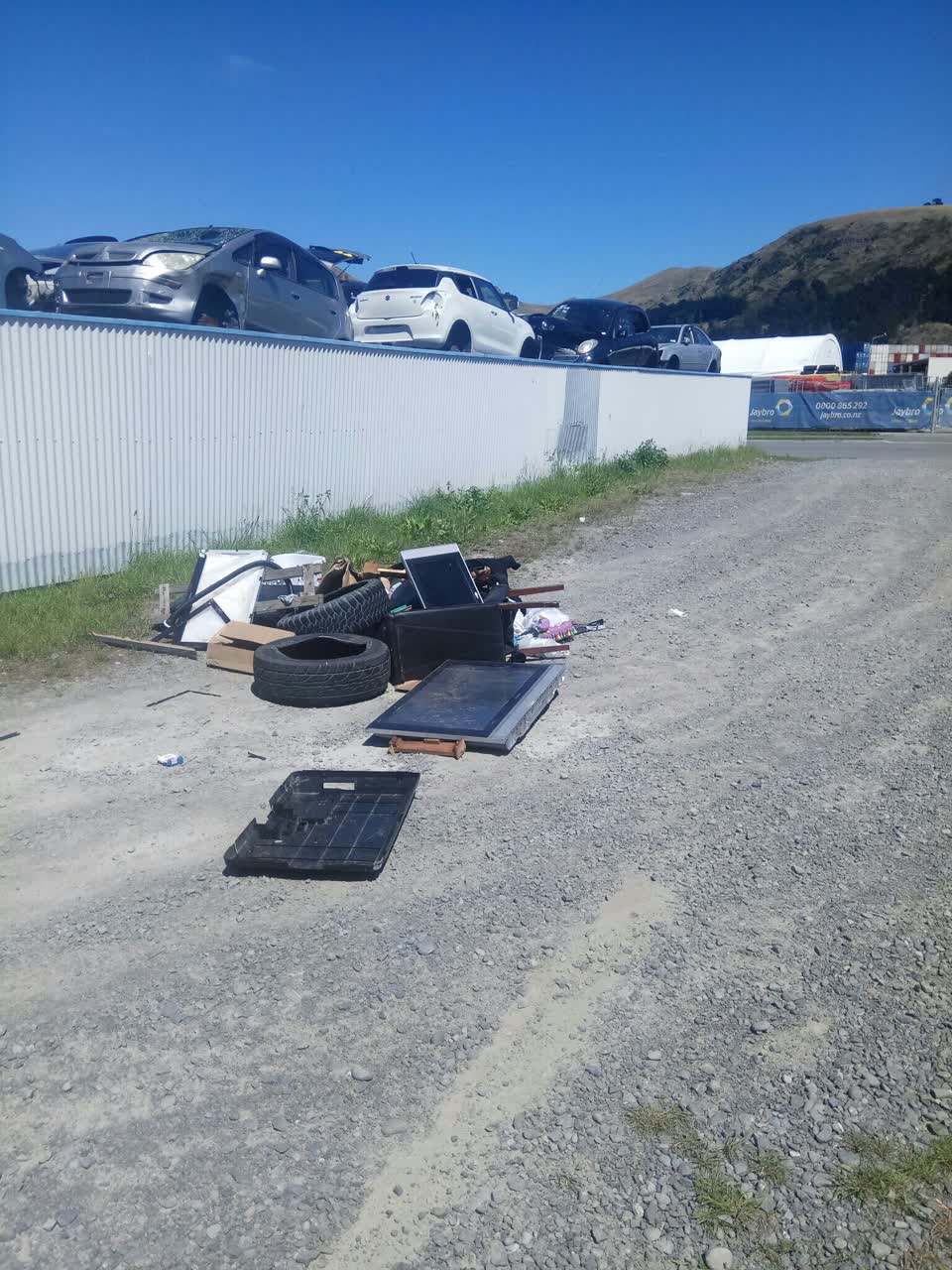 The photograph attached to this rubbish/recycling report