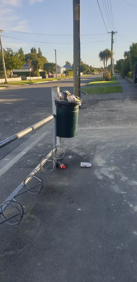 Rubbish/Recycling, a report photo