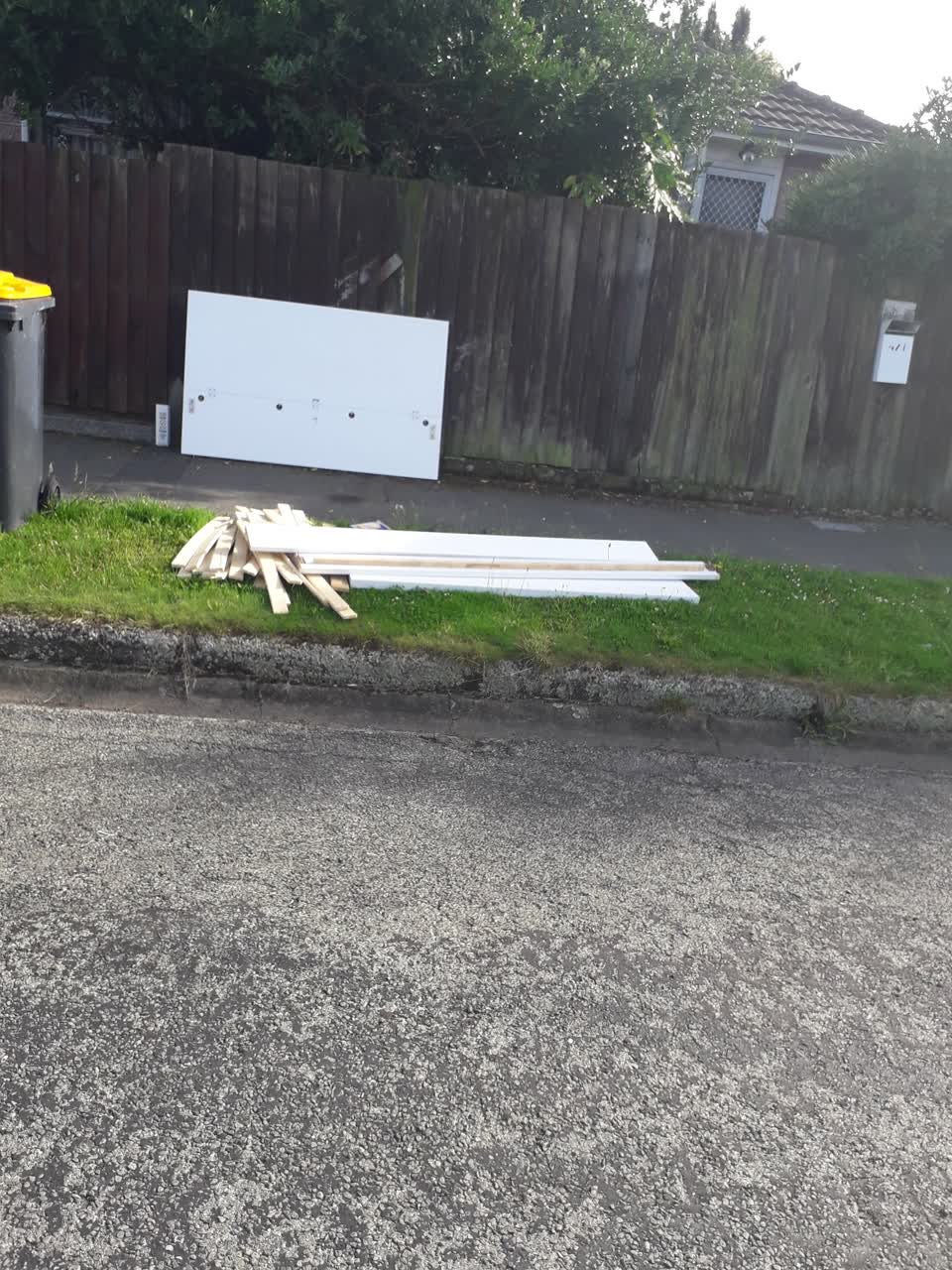 The photograph attached to this rubbish/recycling report