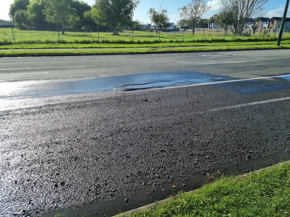 The photograph attached to this roading/streets report