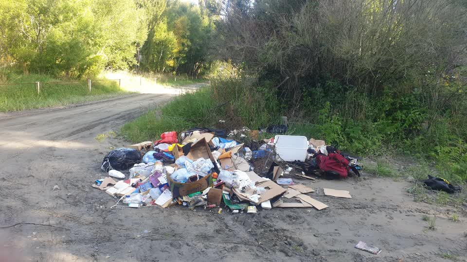 The photograph attached to this rubbish/recycling report