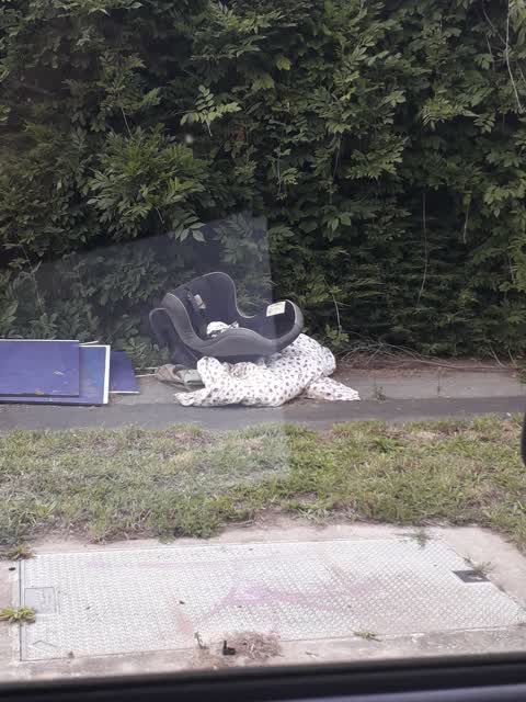 Rubbish/Recycling, a report photo