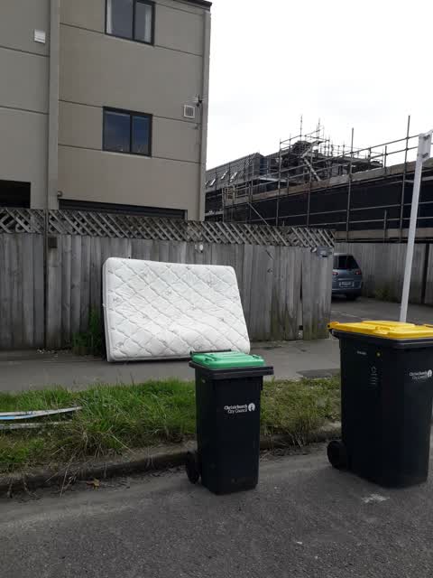 Rubbish/Recycling, a report photo