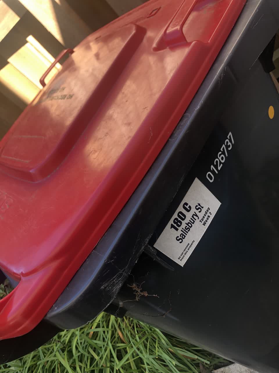 The photograph attached to this rubbish/recycling report