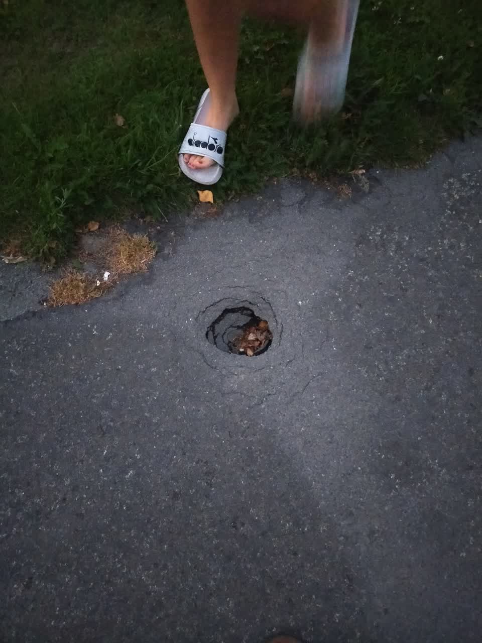 The photograph attached to this roading/streets report