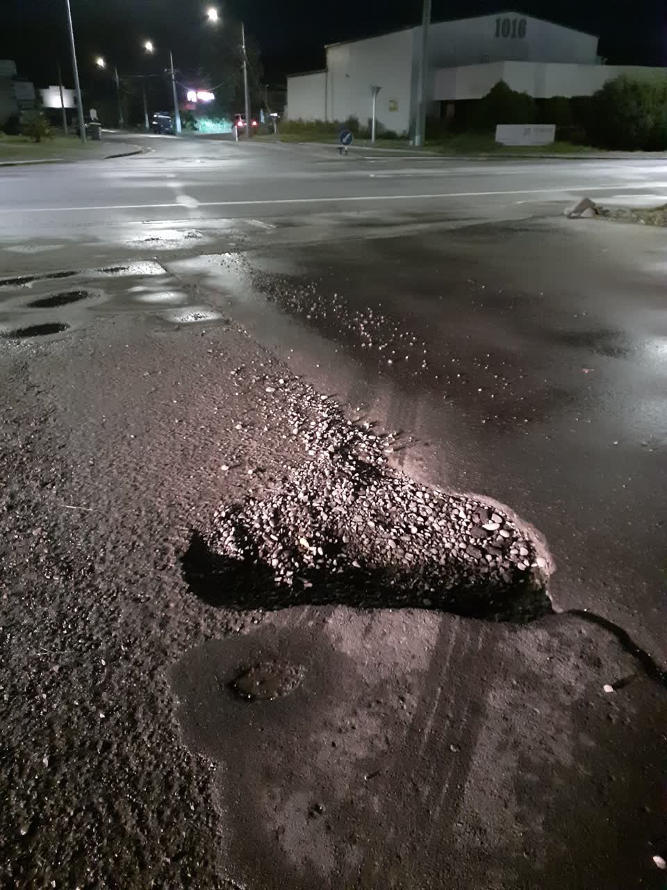 The photograph attached to this roading/streets report