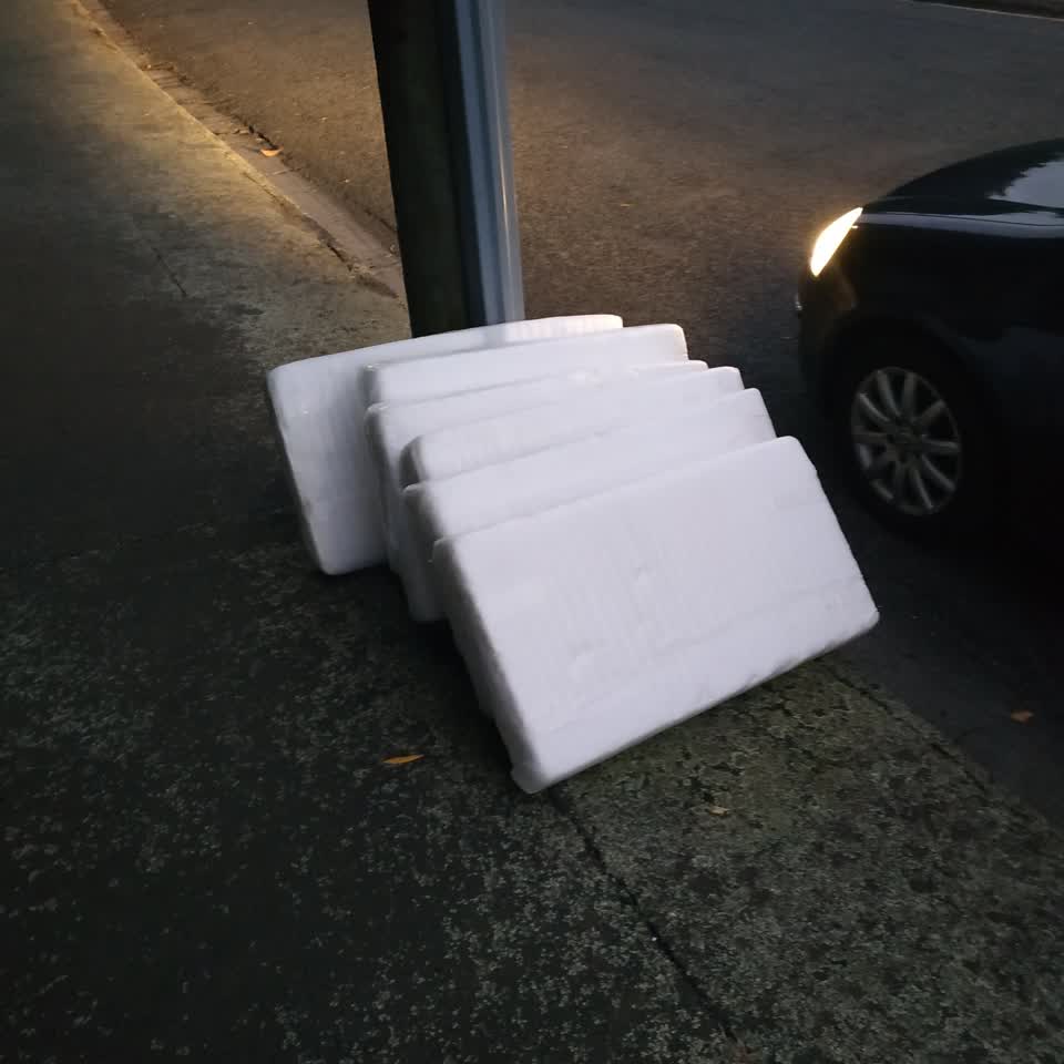 The photograph attached to this rubbish/recycling report