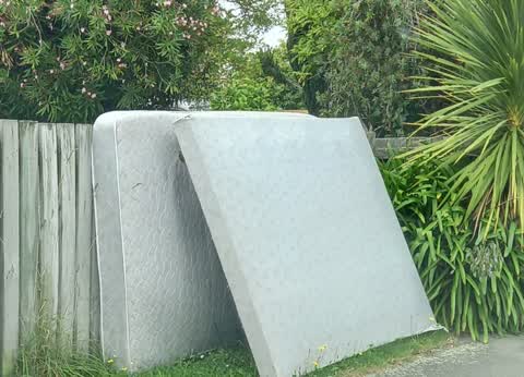 Rubbish/Recycling, a report photo