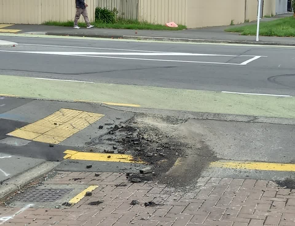 The photograph attached to this roading/streets report