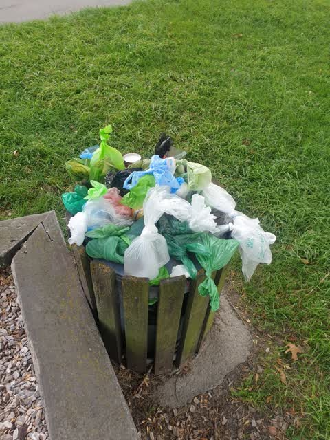 Rubbish/Recycling, a report photo