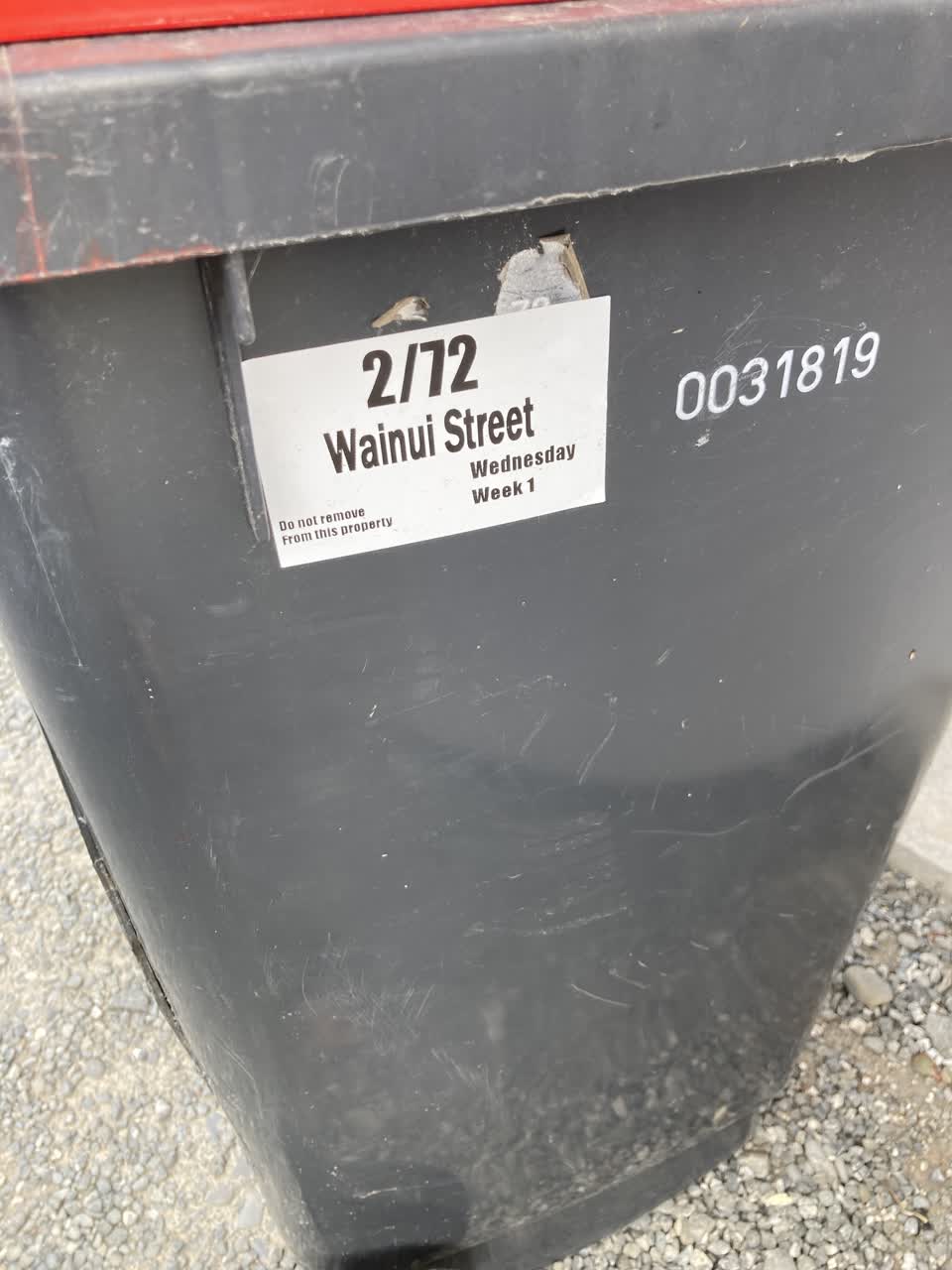 The photograph attached to this rubbish/recycling report