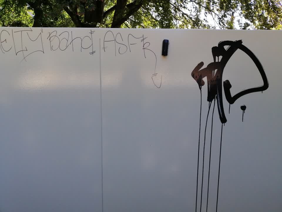 The photograph attached to this graffiti report